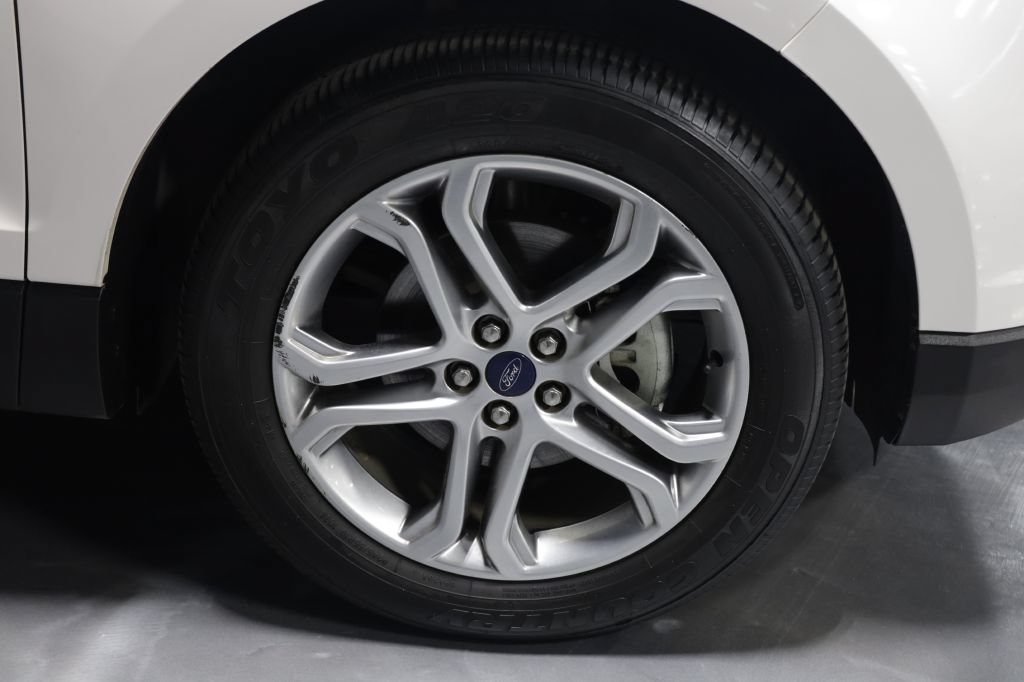Used 2018 Ford Edge Titanium w/ Technology Package FWD image 40