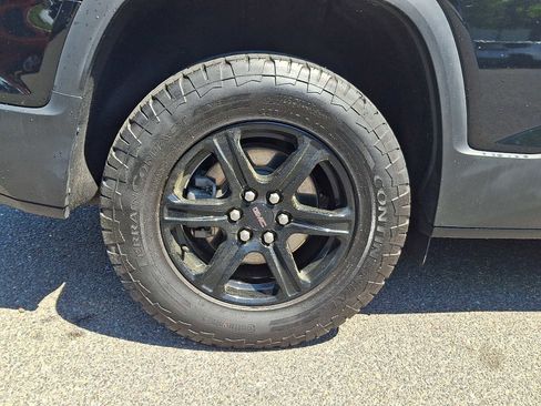 Certified 2023 GMC Acadia AT4 AWD/4WD image 8