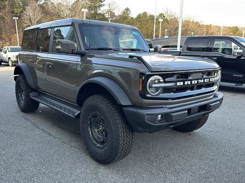 New 2025 Ford Bronco Outer Banks w/ Sasquatch Package image 8