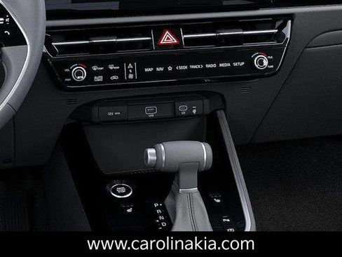 New 2025 Kia Niro EX image 23