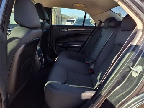 Used 2019 Chrysler 300 Touring image 15