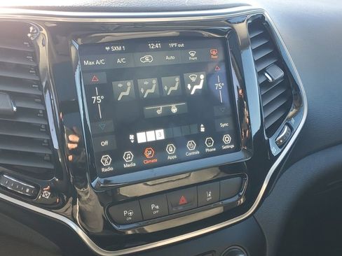 Used 2021 Jeep Cherokee Limited image 24