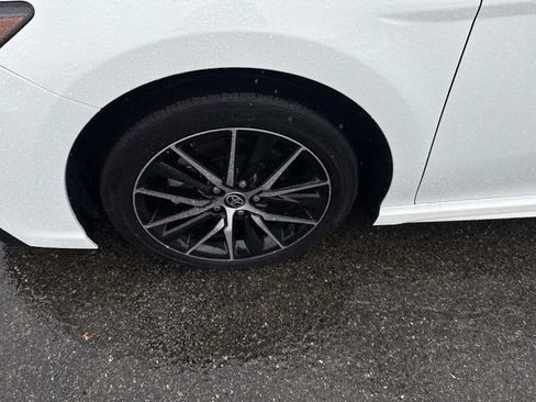 Used 2024 Toyota Camry SE image 10