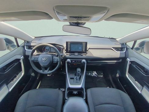 Used 2019 Toyota RAV4 LE FWD image 11