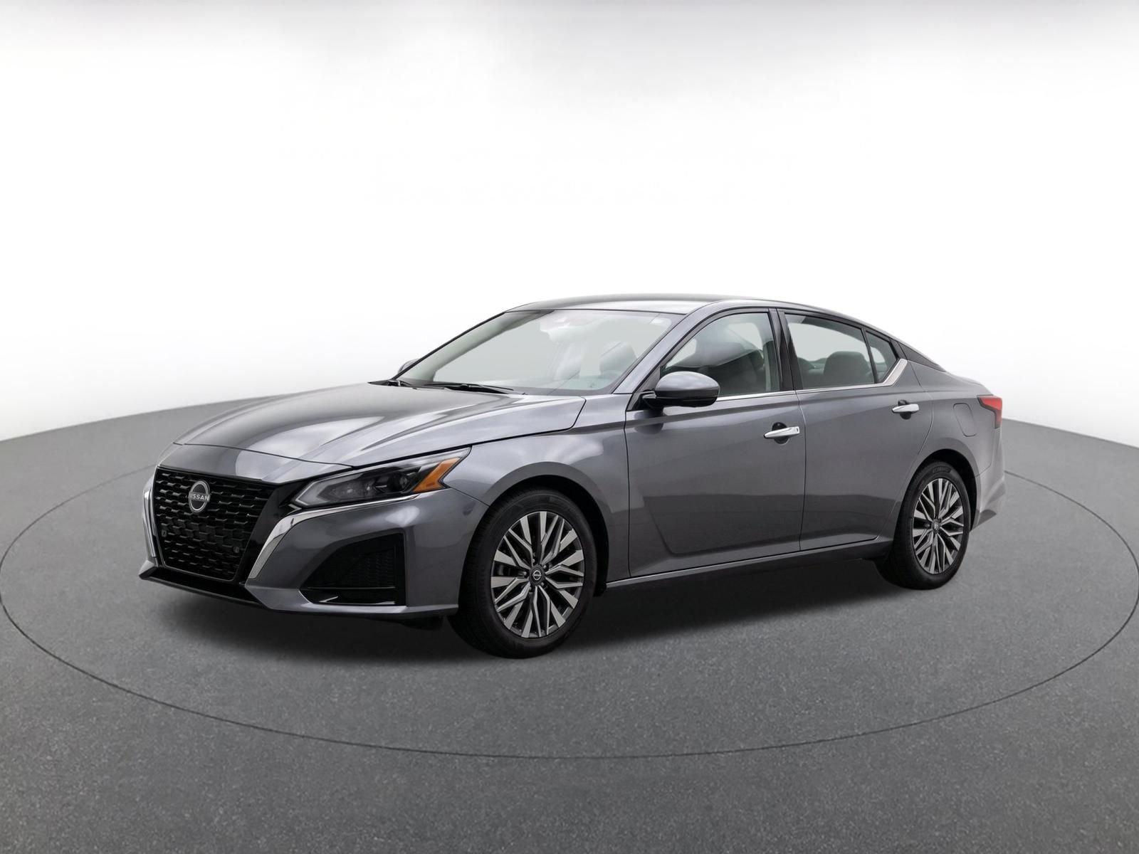 Used 2025 Nissan Altima 2.5 SV FWD image 3