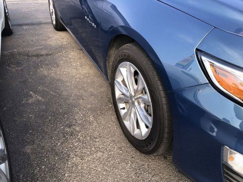 Used 2025 Chevrolet Malibu LT FWD image 2