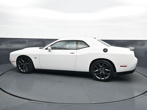 Used 2019 Dodge Challenger R/T w/ Driver Convenience Group RWD image 8