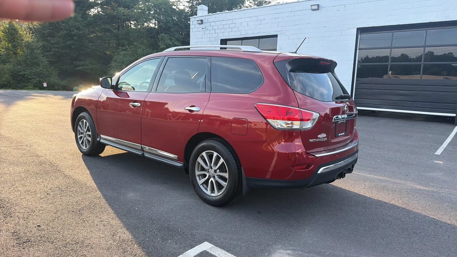 Used 2014 Nissan Pathfinder SL w/ SL Tech Package AWD/4WD image 5
