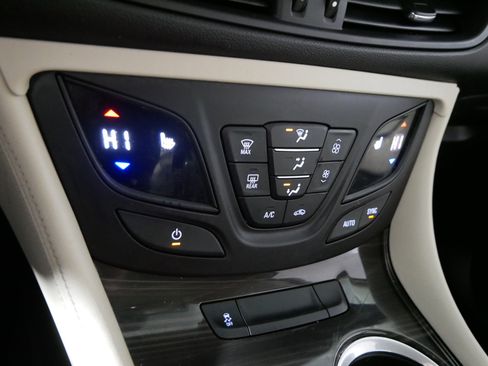 Used 2020 Buick Envision Essence image 23