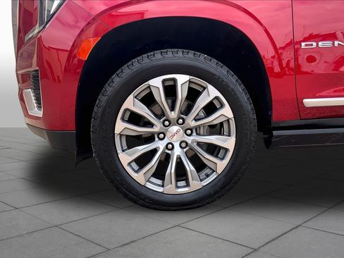 Used 2021 GMC Yukon Denali w/ Denali Premium Package AWD/4WD image 11