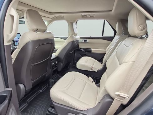Used 2020 Ford Explorer Platinum w/ Premium Technology Package AWD/4WD image 17