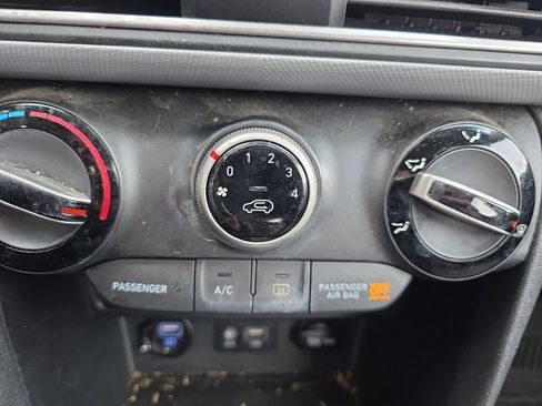 Used 2019 Hyundai Kona SE image 24