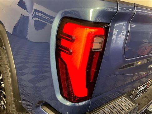 Used 2024 GMC Sierra 2500 Denali Ultimate image 28