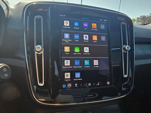 Used 2023 Volvo XC40 Recharge Ultimate image 31