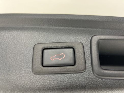 Used 2018 Subaru Forester 2.5i Touring w/ Popular Package #3B AWD/4WD image 36