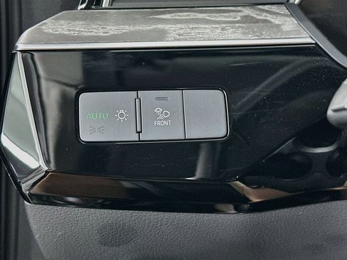 Used 2022 Audi e-tron Premium AWD/4WD image 16
