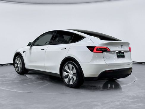 Used 2021 Tesla Model Y 2WD image 2