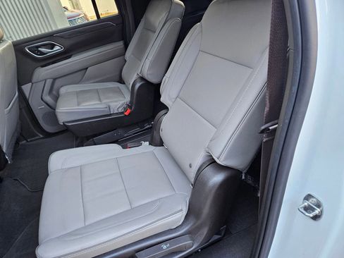 Used 2022 GMC Yukon XL SLT w/ SLT Premium Package image 26