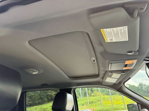 Used 2012 Ford F150 Lariat w/ Lariat Chrome Pkg image 26