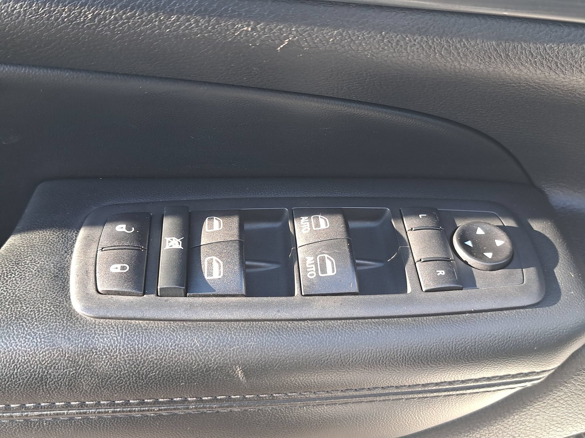 Used 2020 Jeep Grand Cherokee Altitude AWD/4WD image 29