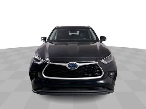 Used 2023 Toyota Highlander XLE image 3