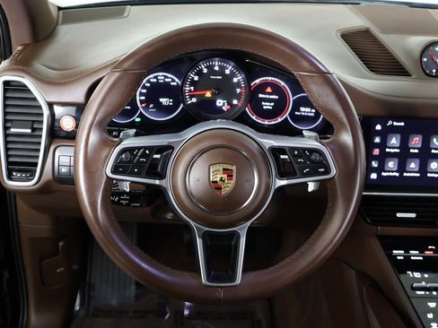 Used 2023 Porsche Cayenne Platinum Edition image 44