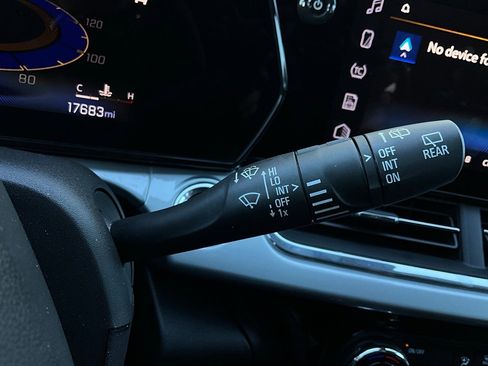 Used 2025 Chevrolet Trax LT image 35