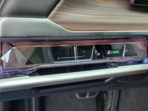 New 2026 BMW 740i w/ Premium Package RWD image 22