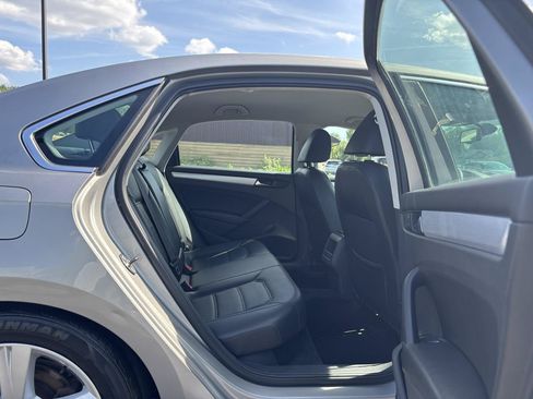 Used 2012 Volkswagen Passat 2.5 SE FWD image 36