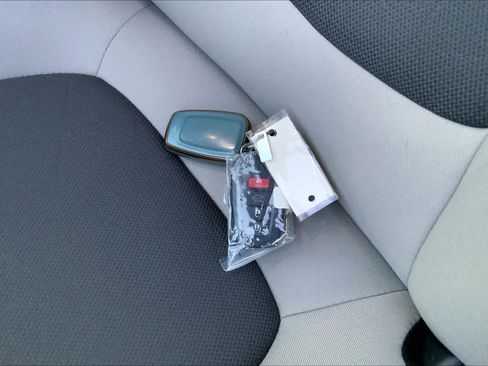 Used 2025 Toyota RAV4 XLE w/ Convenience Package FWD image 14