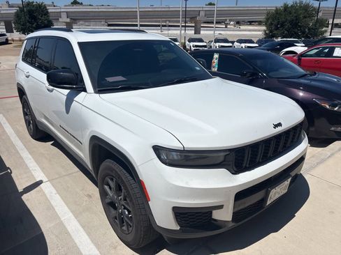Used 2025 Jeep Grand Cherokee L Altitude RWD image 2