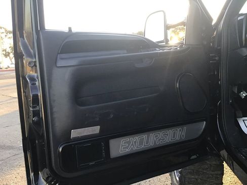 Used 2001 Ford Excursion XLT image 17