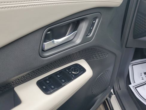 Used 2023 Nissan Ariya FWD image 19