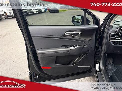 Used 2025 Kia Sportage EX AWD/4WD image 11