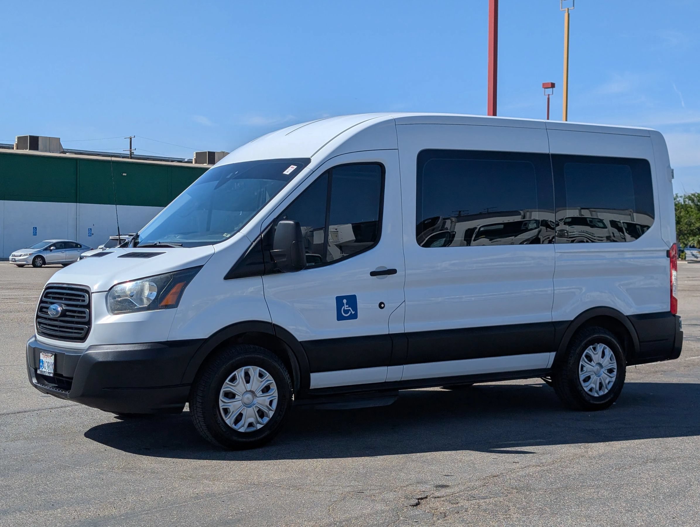 Used 2019 Ford Transit 150 130 Medium Roof RWD image 4