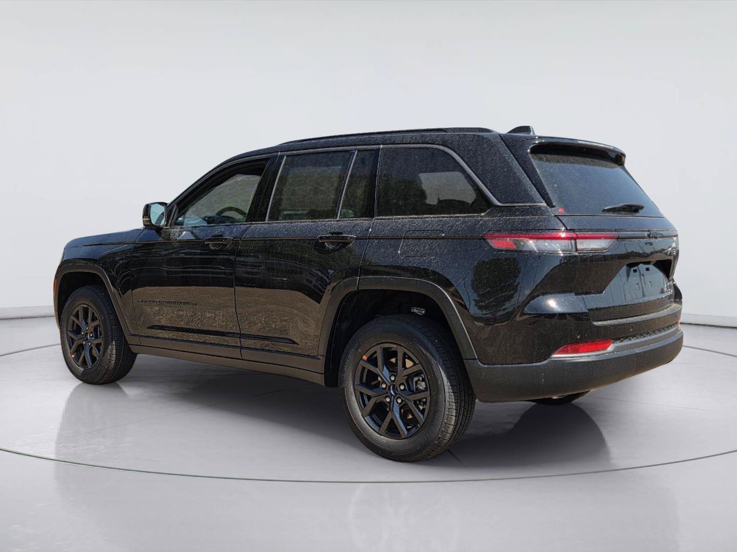 New 2027 Jeep Grand Cherokee Altitude RWD image 4