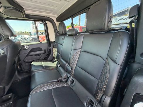 Used 2023 Jeep Gladiator Overland AWD/4WD image 22