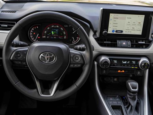 Used 2025 Toyota RAV4 XLE Premium image 19