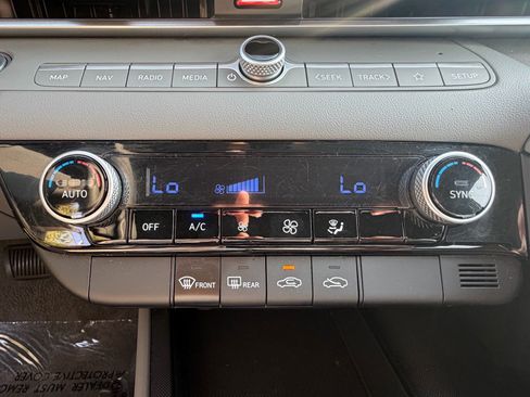 Used 2024 Hyundai Elantra SEL FWD image 33