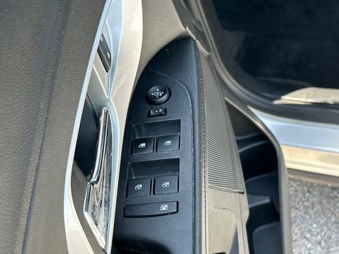 Used 2017 Chevrolet Equinox LT w/ Convenience Package FWD image 16