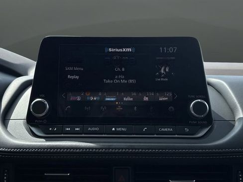 Used 2023 Nissan Rogue SV image 16