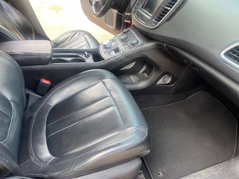 Used 2017 Chrysler 200 Limited Platinum FWD image 21