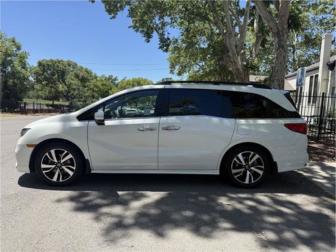 Used 2018 Honda Odyssey Elite image 2