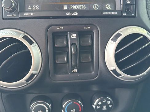 Used 2016 Jeep Wrangler Unlimited Sahara w/ Dual Top Group AWD/4WD image 18