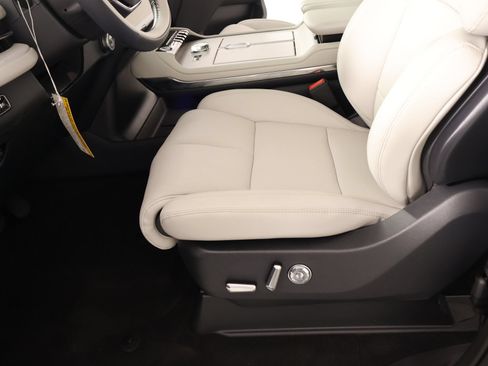 New 2026 Lincoln Navigator Premiere AWD/4WD image 10