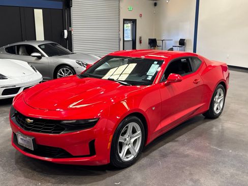 Used 2019 Chevrolet Camaro LT RWD image 9