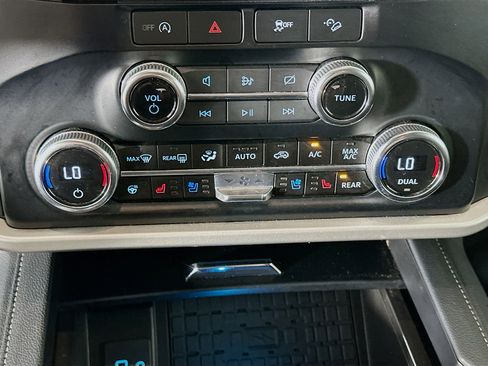 Used 2024 Ford Expedition Max XLT image 24