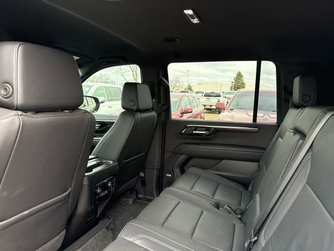 Used 2026 Chevrolet Suburban LT w/ Comfort Package AWD/4WD image 9