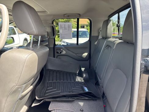 Used 2019 Nissan Frontier SL AWD/4WD image 12