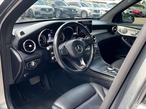 Used 2019 Mercedes-Benz GLC 350e 4MATIC w/ Premium Package image 15